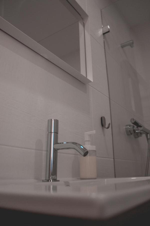 Almas Rooms Lagos Phòng bức ảnh